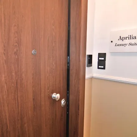 Aprilia Luxury * カストリア