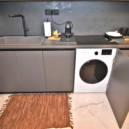 Aprilia Luxury Appartamento *
