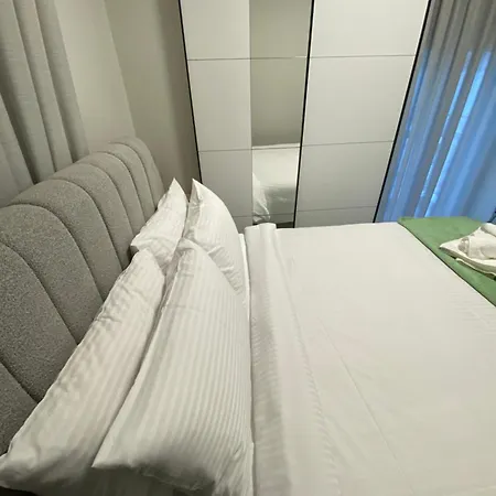 Aprilia Luxury Apartamento Castória