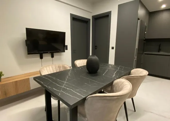 Aprilia Luxury Apartment *
